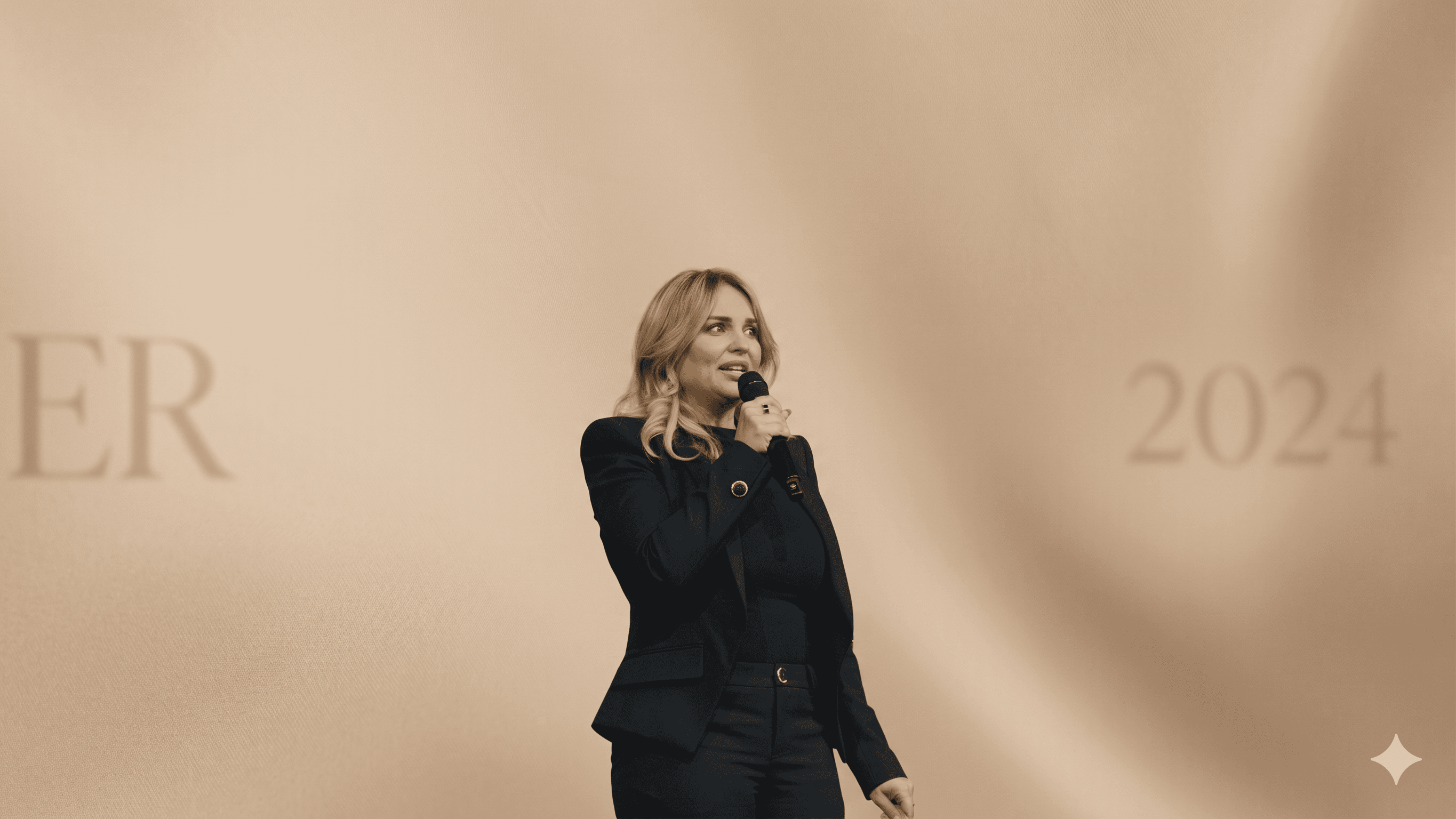 Manuela Buchner auf der Bühne bei einem Chogan-Event
